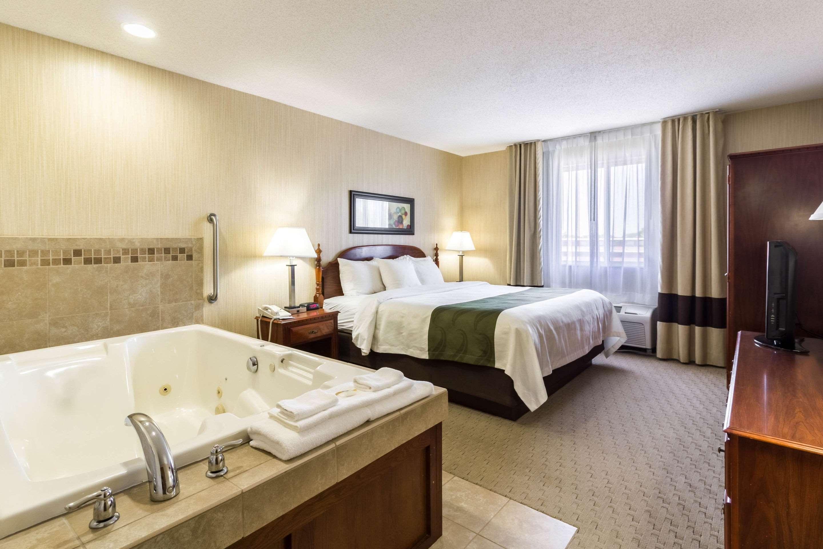 Quality Inn Marshall Mn Near University Extérieur photo