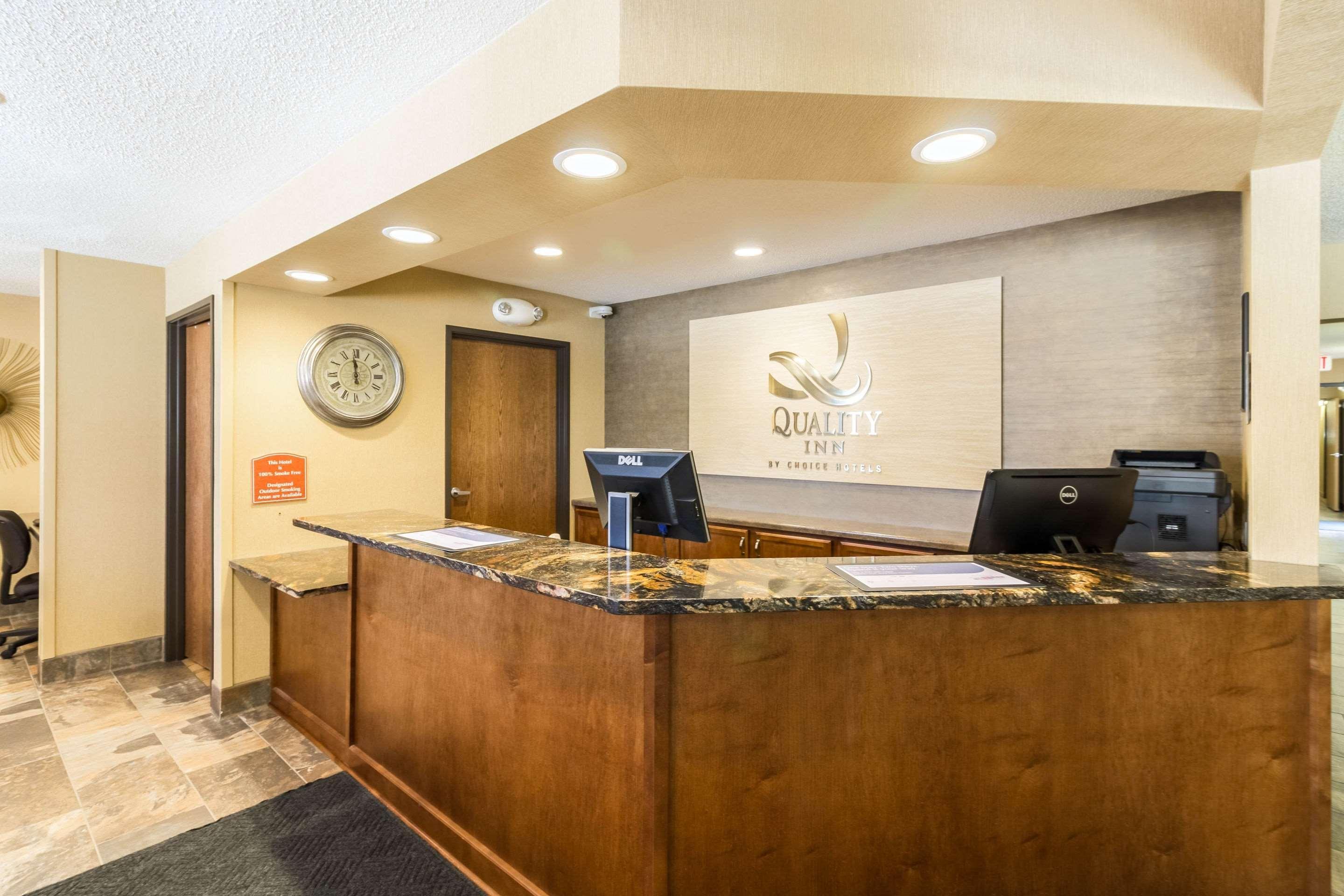Quality Inn Marshall Mn Near University Extérieur photo